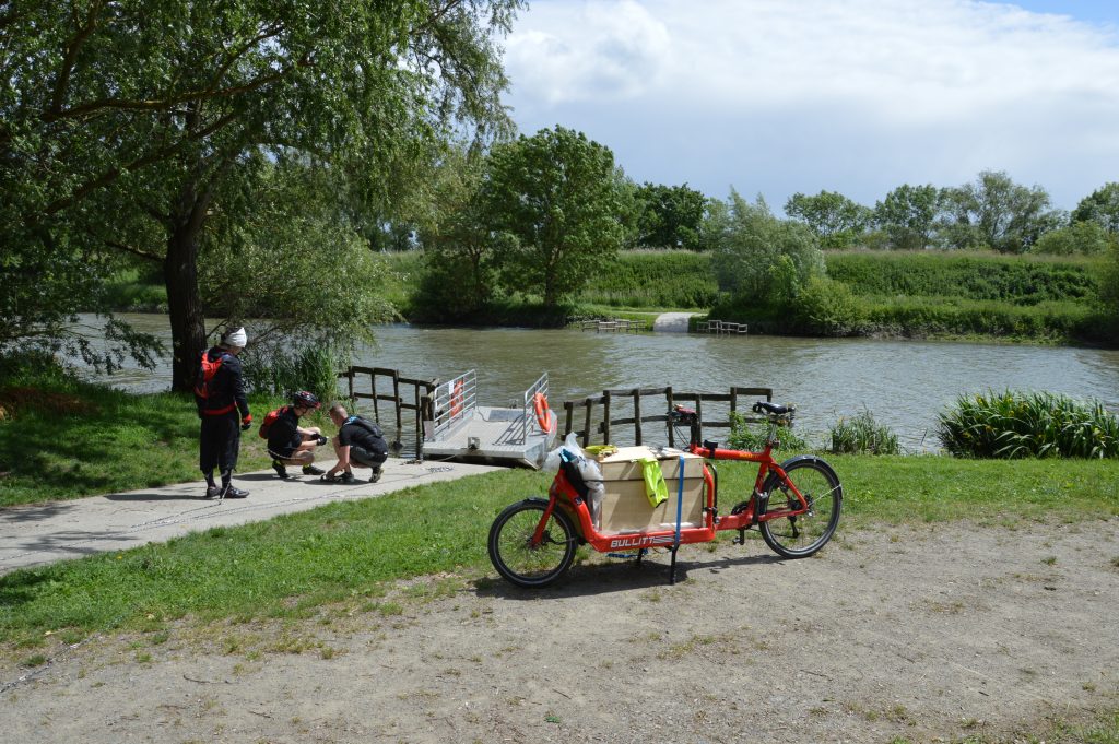 La Loire à vélo c'est aussi des choses atypiques comme ce bac à chaîne pour traverser.